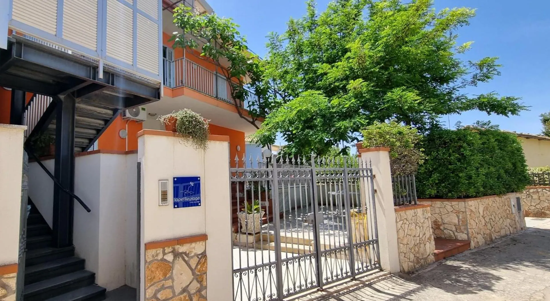 Homidoo Perla Apartment Villaggio Azzurro